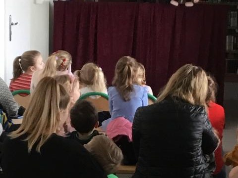 "Krecik" w chrząstawskiej bibliotece