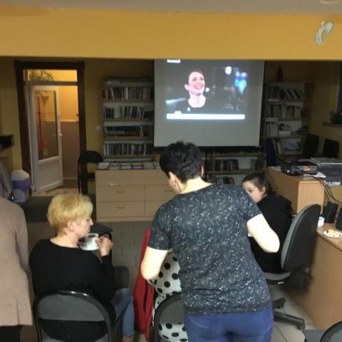 Marcowe "Kino w bibliotece" w Chrząstawie