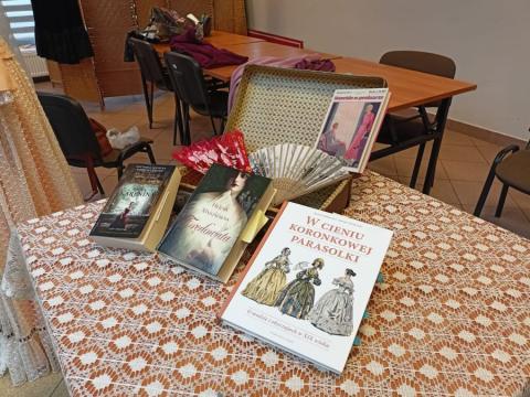 Warsztaty walca w strojach z epoki w Bibliotece w Jeszkowicach