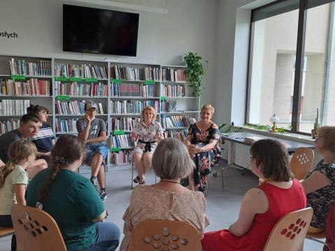 Warsztaty z cyklu "Tworzymy książkę" w Bibliotece w Czernicy
