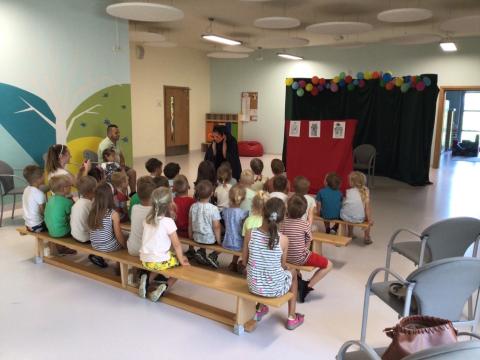 "Trzy świnki" - bajka z warsztatami plastycznymi w Dobrzykowicach